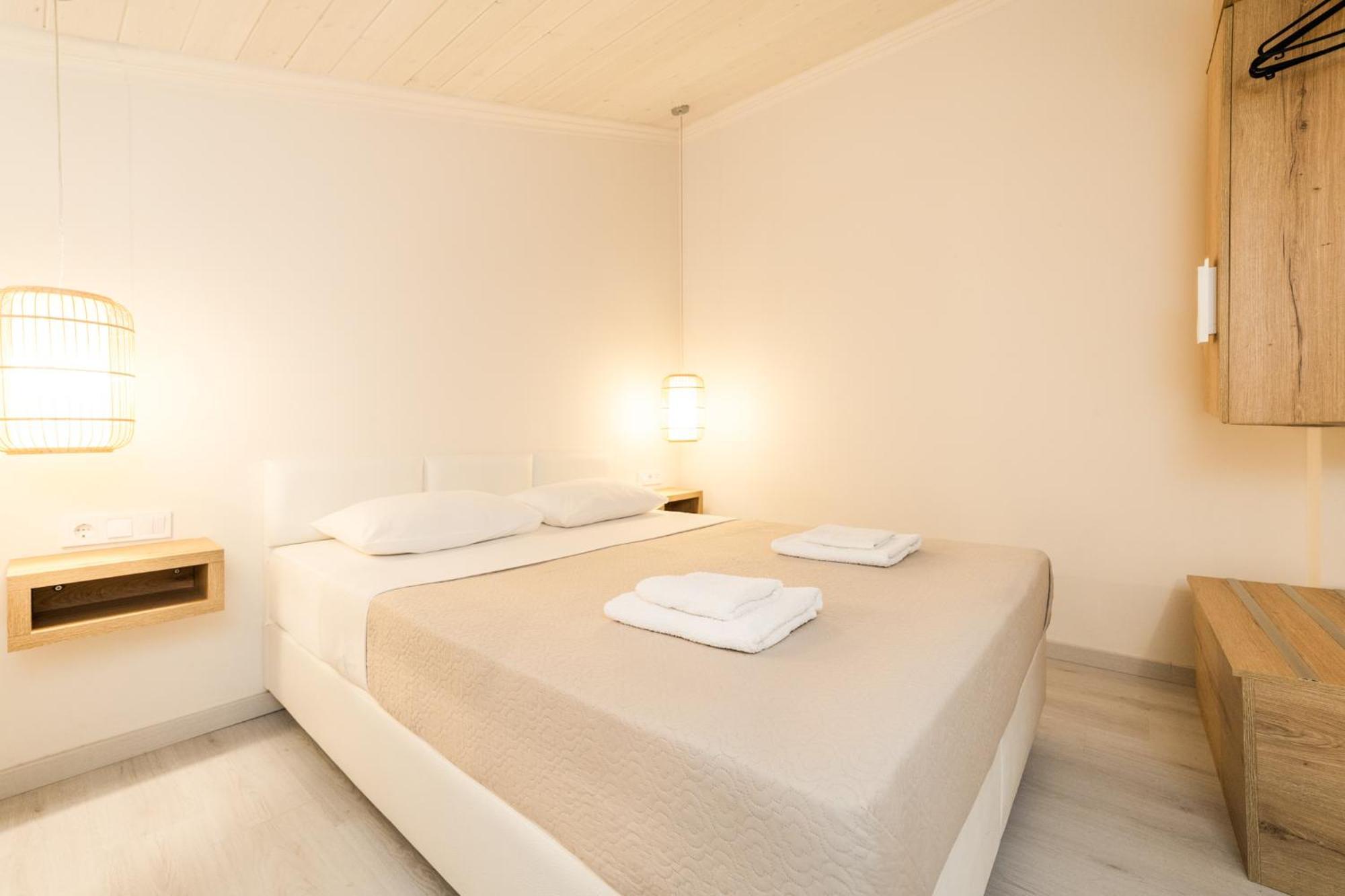 Mystery Suites And Apartments ネイポリ エクステリア 写真